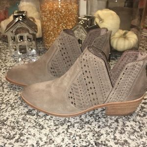 Vince Camino low heeled booties